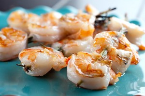 brochettes de crevettes grillées et romarin 