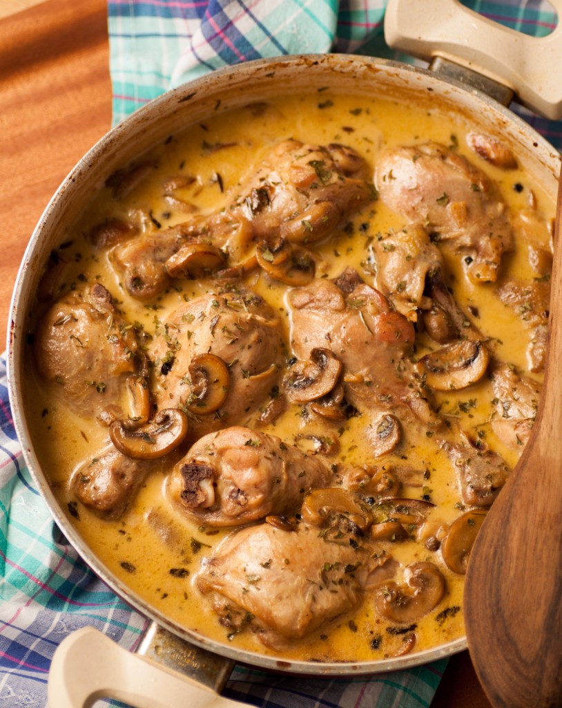  "Chicken in a Creamy Mushroom Sauce #chicken #mushroom / feedyoursoul2.com" from And Cakes Too