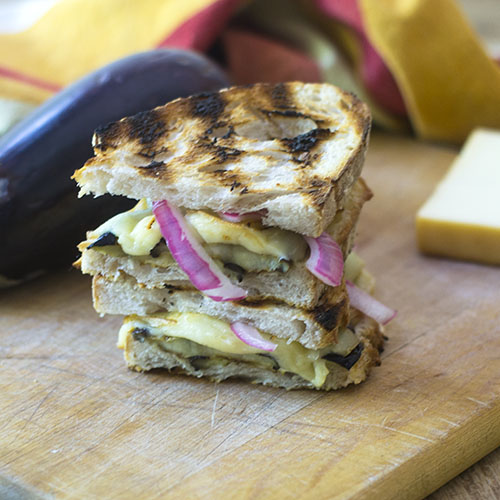 Grilled Zucchini and Smoked Gouda Sandwich #lunch #sandwich #grilled #vegetarian | feedyoursoul2.com