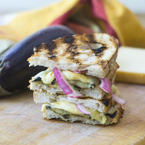 Grilled Eggplant and Smoked Gouda Sandwich #lunch #sandwich #grilled #vegetarian | feedyoursoul2.com