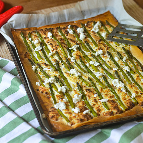 Easy Asparagus Tart #asparagus #tart #goatcheese | feedyoursoul2.com
