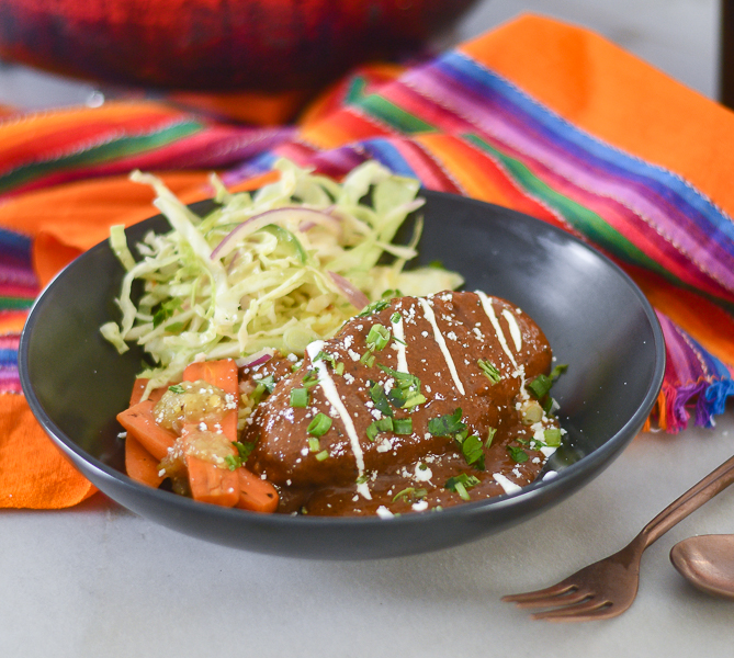 Easy Chicken Mole l #chicken #healthyrecipes #glutenfree #mexicanrecipe | feedyoursoul2.com
