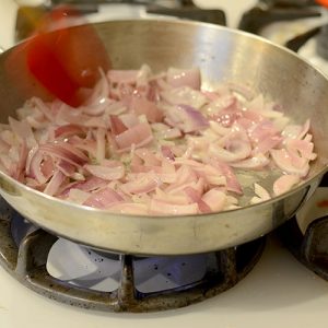 Red onions saute 500