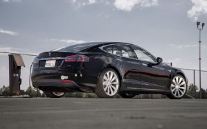 2012-Tesla-Model-S-rear-three-quarter