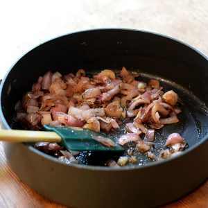 Shallots in pan 500