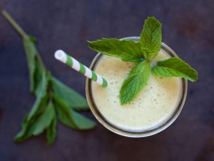 pineapple-mint-and-banana-smoothie
