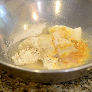 sauce in bowl 500