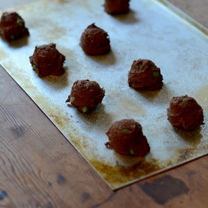 mint balls on tray 500