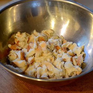 Bread in bowl 500