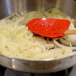 Onions in pan 500