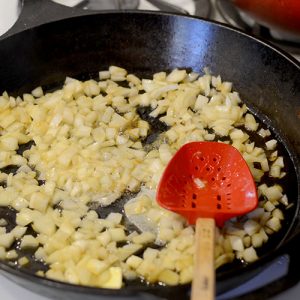 Onions in skillet 500