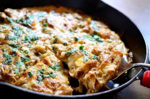 verde-chicken-enchilada-pizza-1200x795