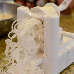 Spiralizer Daikon coming out 500