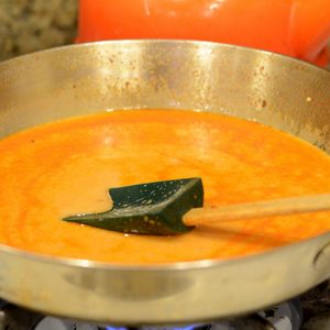 Sauce Sauce in pan 500