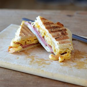 Pastrami and Mac N Cheese Sandwich Angle 500