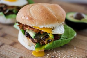 chorizo-y-papas-burger-2-1050x700