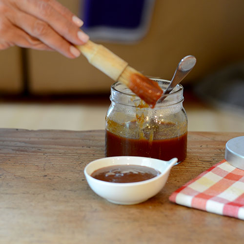 Steak-Sauce AJ holding brush 500