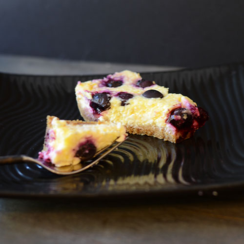 Lemon-Blueberry-Bars Piece out straight 500