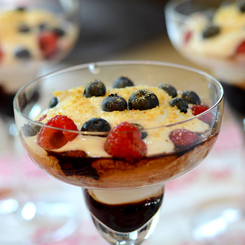 Berry-Yogurt-Parfait Greek yogurt, fat-free, blueberries, raspberries, cherry concentrate, dessert, low-fat, healthy