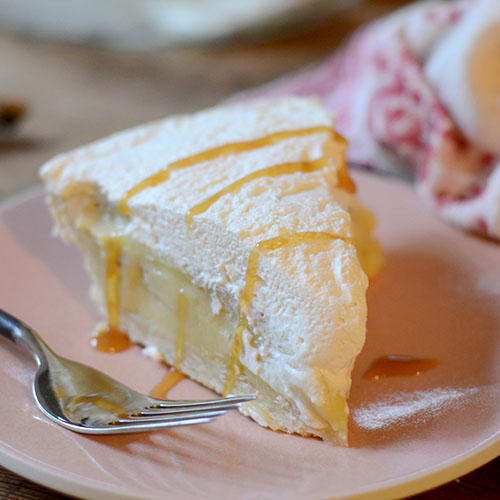 Banana-Cream-Pie custard, crust, dough, whipped cream, caramel, flour, cornstarch, vanilla, eggs