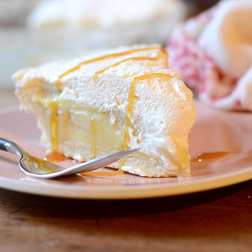 Banana-Cream-Pie custard, crust, dough, whipped cream, caramel, flour, cornstarch, vanilla, eggs
