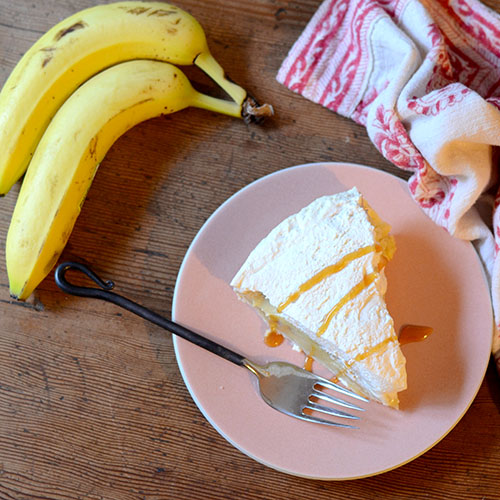 Banana-Cream-Pie custard, crust, dough, whipped cream, caramel, flour, cornstarch, vanilla, eggs