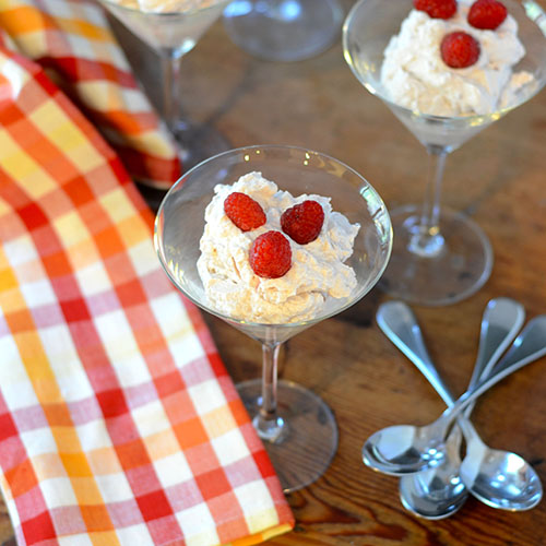 Raspberry-Parfait marscapone, whipped cream, raspberries, raspberry jam
