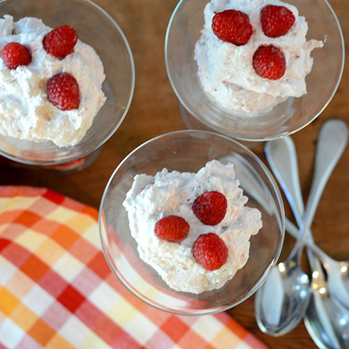 Raspberry-Parfait marscapone, whipped cream, raspberries, raspberry jam