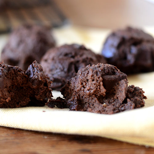 Chocolate-Yogurt-Cookies egg, powdered sugar, Greek yogurt, flour, cocoa powder, baking powder, vanilla, sea salt, Chocolate Yogurt Cookie