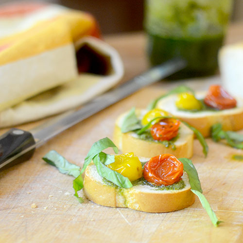 Tomato Pesto Crostini