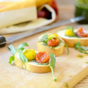 Tomato-Pesto-Crostini Tomato Pesto Crostini