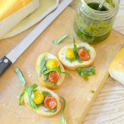 Tomato-Pesto-Crostini Tomato Pesto Crostini