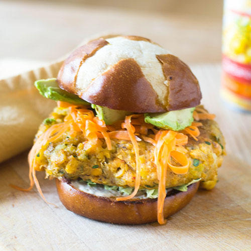 Spicy Chickpea Burgers #vegan #vegetarian #burger | feedyoursoul2.com