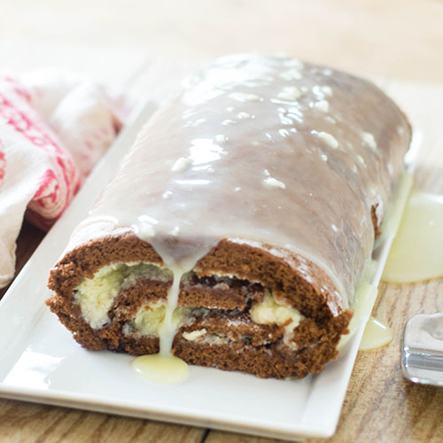 Swiss Cake Roll from Feed Your Soul Too Swiss Cake Roll #dessert #chocolate #roulade | feedyoursoul2.com