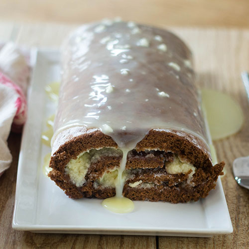 Swiss Cake Roll from Feed Your Soul Too Swiss Cake Roll #dessert #chocolate #roulade | feedyoursoul2.com