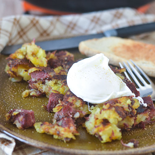 Corned Beef Hash Topped with Poached Egg from Feed Your Soul Too Corned Beef Hash Topped with Poached Egg from Feed Your Soul Too