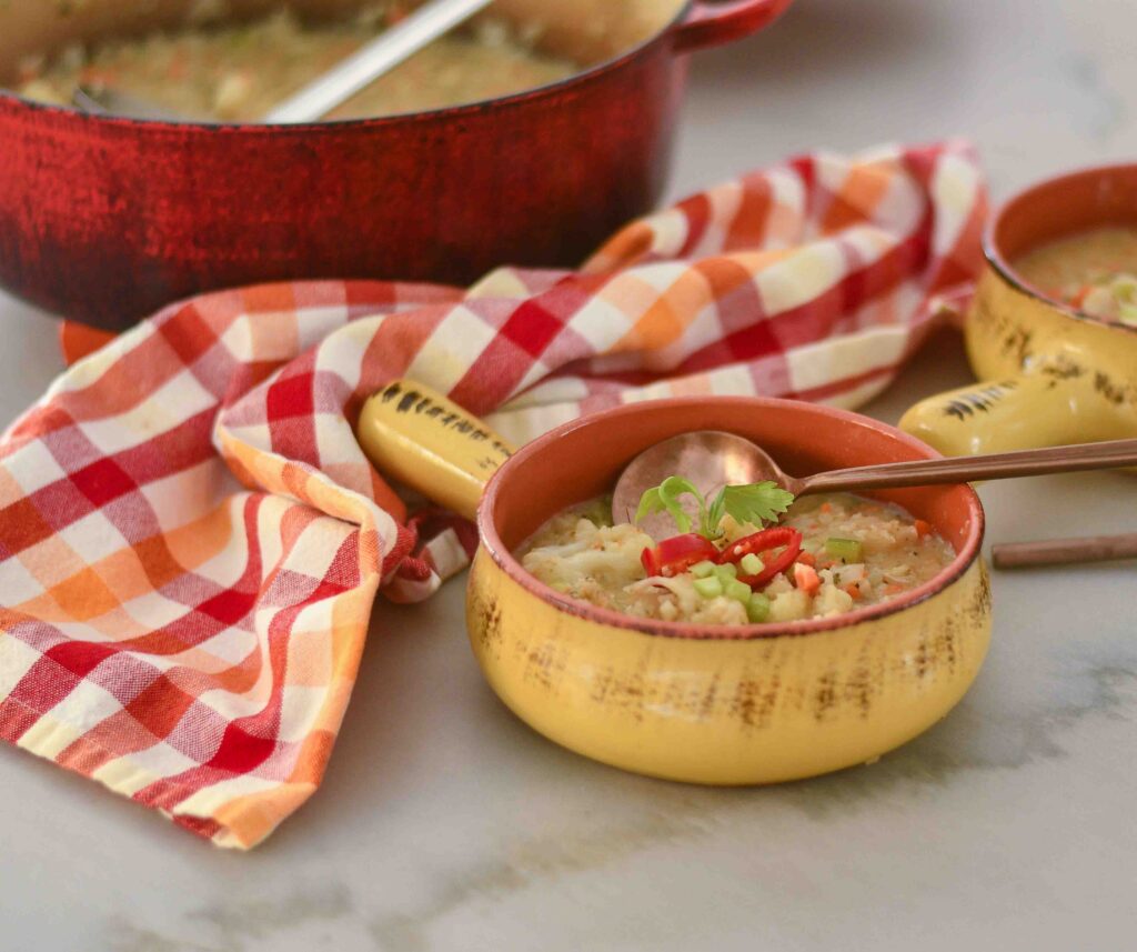 Healthy Vegan Cauliflower Soup l #souprecipe #glutenfree #vegan #vegetarian | feedyoursoul2.com