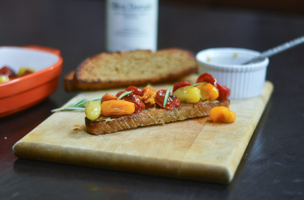 Gluten-Free Garlic, Tomato, and Rosemary Toast with Spanish Olive Oil   Glutenfree | appetizer | spanish | oliveoil